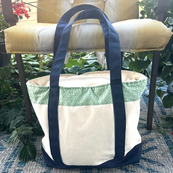 Vineyard Vines Canvas Tote Mid-Size Navy Blue Good Condition - Picture 2 of 16